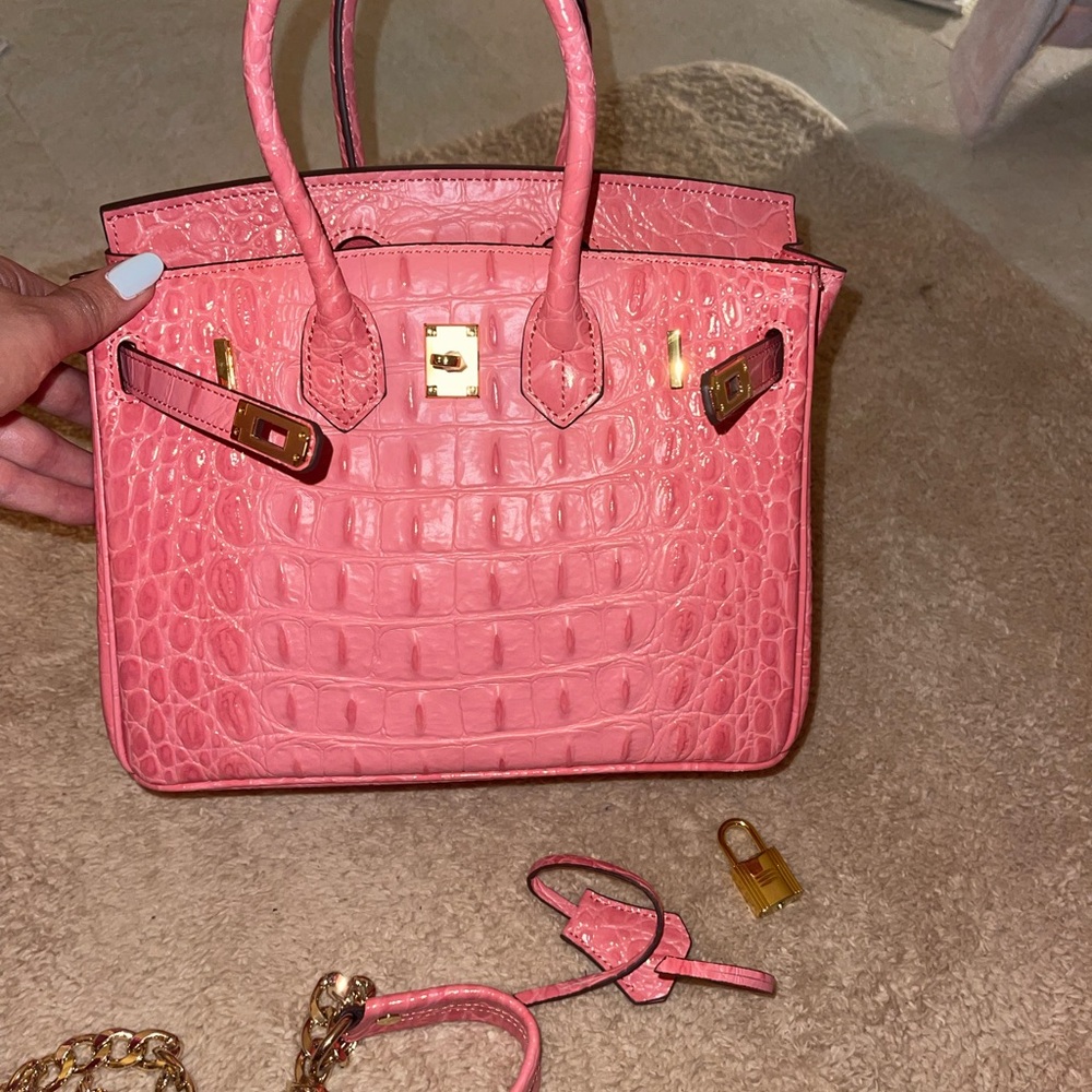 Brand new without tags coral 🦩  flamingo pink Croc Embossed Handbag Wirkin